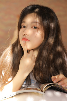 不扣钮的女孩》